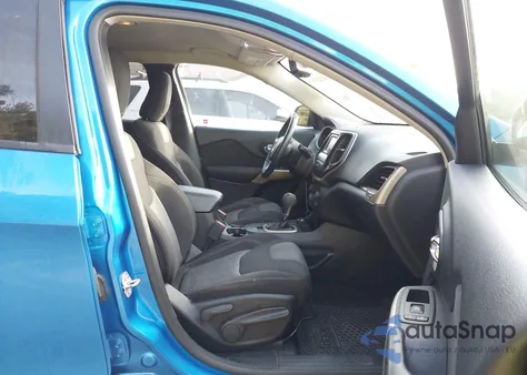 2017 Jeep Cherokee Altitude 4X4 z USA, uszkodzony, nr VIN 1C4PJMAB8HW628691